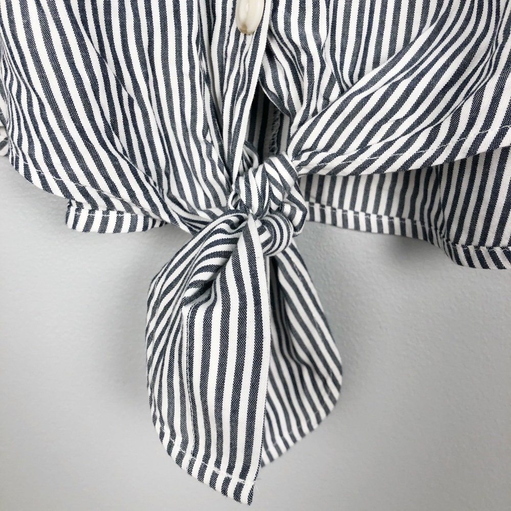 FREE with any one purchase Universal Thread v-neck button down blouse (S) - Picture 11 of 13